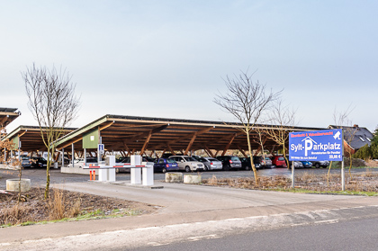 Einfahrt zum Parkplatz Klanxbüll